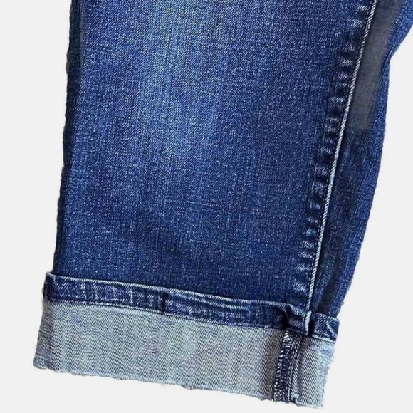 Levi's Dark Blue Cropped ๐ Jeans - Picture 6 of 6